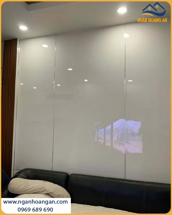 Thi Công Tấm PVC Trắng Trơn Kosmos Kháng Mối, Chống Ẩm Và Chống Thấm Thi Công Tấm PVC Trắng Trơn Kosmos Kháng Mối, Chống Ẩm Và Chống Thấm